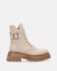 BEŻOWE WORKERY Z KLAMRĄ 003ALF2315 B-22. Brązowe botki Venezia, bez wzorów, ze skóry, bez obcasa, bez zapięcia. Za 289.00 zł.