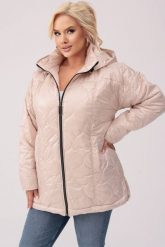 Pikowana jesienna beżowa kurtka Martyna z kapturem PLUS SIZE XXL JESIEŃ. Brązowe kurtki Moda Size Plus Iwanek, na jesień, plus size, bez wzorów, z poliesteru, z kapturem. W wyprzedaży za 199.90 zł.