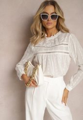 Biała Bluzka z Bawełny Ozdobiona Ażurowymi Haftami i Koronką Cristana. Białe bluzki Renee, m, w ażurowe wzory, z bawełny, eleganckie, bez kołnierzyka, bez ramiączek. W wyprzedaży za 95.99 zł.