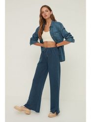 Trendyol Spodnie dresowe w kolorze niebieskim rozmiar: M. Niebieskie spodnie dresowe Trendyol, bez wzorów, z dresówki. Za 86.99 zł.