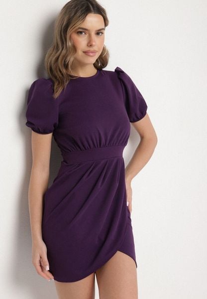Fioletowa Dopasowana Sukienka Ozdobiona Marszczeniem Iffovia. Fioletowe sukienki Born2be, na imprezę, l, bez wzorów, eleganckie, bez kołnierzyka, bez ramiączek, dopasowane. Za 109.99 zł.