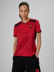 4F Koszulka piłkarska regular szybkoschnąca damska - czerwona S. Czerwone t-shirty sportowe 4f, s, bez wzorów, z materiału, bez ramiączek, na fitness i siłownię. Za 119.99 zł.