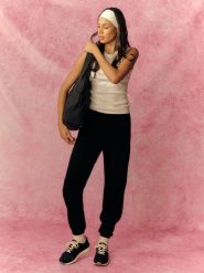 4F Spodnie dresowe joggery damskie - czarne M. Czarne spodnie dresowe 4f, bez wzorów, z dresówki. Za 149.99 zł.