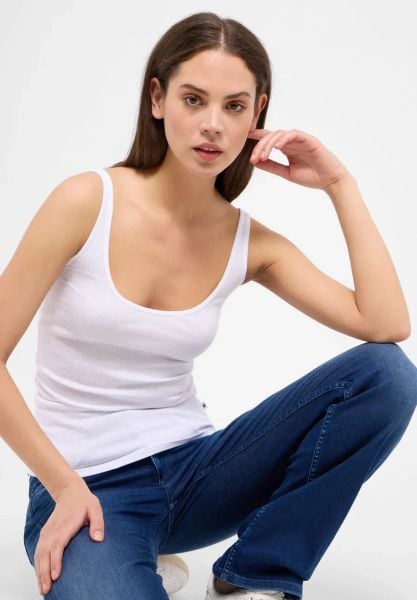 Damski Top Mustang Style Lynn General White 1013930 2045. Białe topy Mustang, m, bez wzorów, bez kołnierzyka, bez ramiączek. Za 59.99 zł.