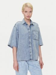 Mustang Koszula jeansowa Ella 1016568 Niebieski Oversize. Niebieskie koszule Mustang, bez wzorów, z bawełny, bez kołnierzyka, bez ramiączek. Za 259.99 zł.