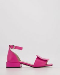 RÓŻOWE SANDAŁY 0692876 220 FUXI. Czerwone sandały Venezia, bez wzorów, ze skóry, bez obcasa, bez zapięcia. Za 349.00 zł.