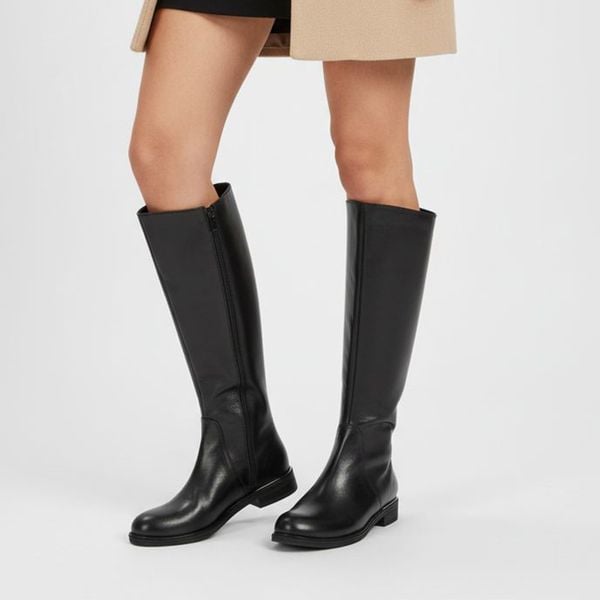 Kozaki damskie Armodo, wysoka cholewka ze skóry naturalnej na zamek na płaskim obcasie, czarne, 70150-S. Czarne kozaki Armodo, na zimę, bez wzorów, ze skóry, eleganckie, przed kolano, bez obcasa, na obcasie, bez zapięcia. Za 433.99 zł.