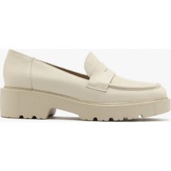 Kremowe mokasyny BEATRICE. Brązowe mokasyny Ryłko, bez wzorów, ze skóry. Za 329.99 zł.