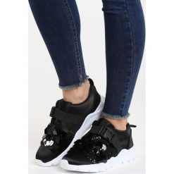 Czarne Buty Sportowe Tear Flesh. Buty sportowe lifestyle marki NEWFEEL. Za 89.99 zł.