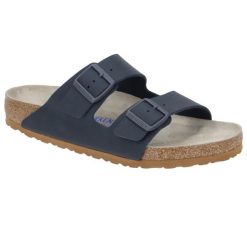 Klapki unisex Birkenstock Arizona Regular. Niebieskie klapki Birkenstock, bez wzorów, z materiału, klasyczne, bez obcasa, bez zapięcia. Za 277.00 zł.