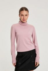 Sweter z golfem różowy. Czerwone swetry MOODO, l, bez wzorów, z poliamidu, bez ramiączek. Za 99.99 zł.