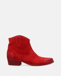 CZERWONE KOWBOJKI Z ZAMSZU B504 SER FIRE. Czerwone botki Venezia, bez wzorów, ze skóry, bez obcasa, bez zapięcia. Za 639.00 zł.