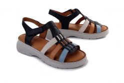 Artiker Relaks 58C2007 Granatowy, sandały damskie. Niebieskie sandały Artiker Relaks, bez wzorów, ze skóry, bez obcasa, na koturnie, bez zapięcia. Za 229.90 zł.