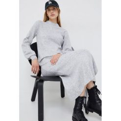 Calvin Klein Jeans sukienka z domieszką wełny kolor szary maxi prosta. Szare sukienki Calvin Klein Jeans, na co dzień, l, bez wzorów, z dzianiny, bez kołnierzyka, bez ramiączek, maxi, proste. Za 699.99 zł.