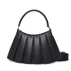 Torebka Lacoste. Czarne torebki klasyczne Lacoste, bez wzorów, klasyczne, bez dodatków. Za 909.99 zł.