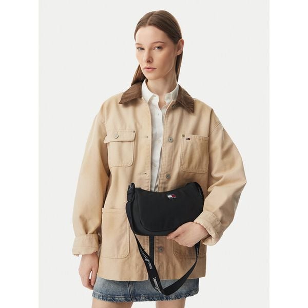 Torebka Tommy Jeans. Czarne torebki klasyczne Tommy Jeans, bez wzorów, z jeansu, klasyczne, bez dodatków. Za 249.99 zł.