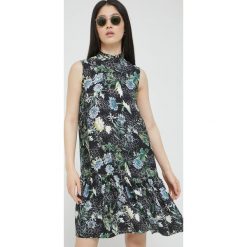 Superdry sukienka kolor czarny mini prosta. Czarne sukienki Superdry, na co dzień, l, bez wzorów, z tkaniny, bez kołnierzyka, bez ramiączek, mini, proste. W wyprzedaży za 244.99 zł.