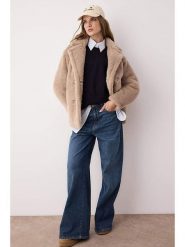 Trendyol Kurtka w kolorze beżowym ze sztucznego futerka rozmiar: 34. Brązowe kurtki Trendyol, bez wzorów, bez kaptura. Za 100.99 zł.