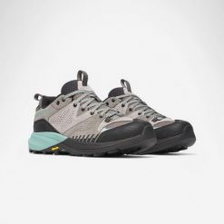 Buty turystyczne damskie Merrell Capra 2GTX wodoodporne. Brązowe buty trekkingowe Merrell, bez wzorów, z gore-texu, bez zapięcia, trekkingowe, gore-tex. Za 399.99 zł.