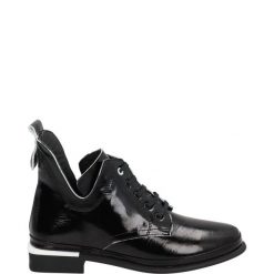 LAKIEROWANE BOTKI 1983012 BLACK. Czarne botki Venezia, bez wzorów, z lakierowanej skóry, bez obcasa, bez zapięcia. Za 249.00 zł.