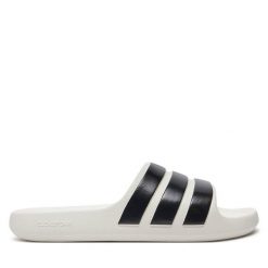 Klapki adidas. Białe klapki adidas, bez wzorów, bez obcasa, bez zapięcia. Za 119.99 zł.