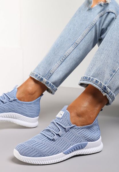 Niebieskie Buty Sportowe Pudina. Niebieskie buty sportowe lifestyle Renee, bez wzorów, sportowe, z okrągłym noskiem, bez zapięcia. Za 39.99 zł.