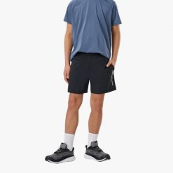 Szorty Treningowe Junior Swedemount Core Shorts. Czarne szorty sportowe SWEDEMOUNT, bez wzorów, z materiału, do biegania. Za 79.99 zł.