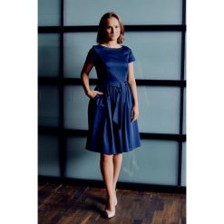 Sukienka Melia granatowa z krótkim rękawem (petite) 32. Sukienki marki Marie Zélie. W wyprzedaży za 235.90 zł.