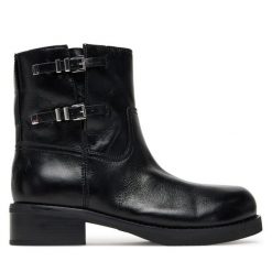 Botki MICHAEL Michael Kors. Czarne botki MICHAEL Michael Kors, bez wzorów, bez obcasa, na płaskiej podeszwie, bez zapięcia. Za 959.99 zł.