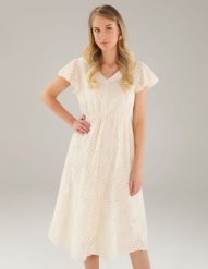 Ażurowa sukienka. Sukienki Unisono, l, w ażurowe wzory, z tkaniny, bez kołnierzyka, bez ramiączek, midi. Za 239.00 zł.