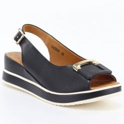 Skórzane sandały damskie na koturnie czarne Artiker 58C0086. Czarne sandały Artiker, bez wzorów, ze skóry, bez obcasa, na koturnie, bez zapięcia. Za 239.99 zł.