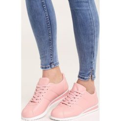 Różowe Buty Sportowe Suburbia. Buty sportowe lifestyle marki Mohito. Za 59.99 zł.