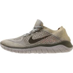 Nike Performance FREE RN FLYKNIT 2018 Obuwie do biegania neutralne olive. Buty do biegania marki Nike Performance. W wyprzedaży za 439.20 zł.
