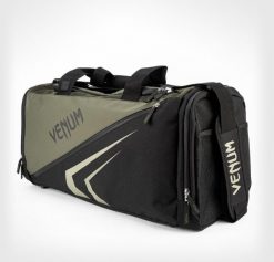 Torba sportowa Venum Trainer Lite EVO. Czarne torby sportowe VENUM, bez wzorów, z materiału, na ramię, duże. Za 373.43 zł.
