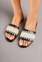 Czarne Klapki z Tłoczeniem w Stylu Boho Tatorelea. Czarne klapki Born2be, z aplikacjami, boho, bez obcasa, na płaskiej podeszwie, bez zapięcia. W wyprzedaży za 52.49 zł.