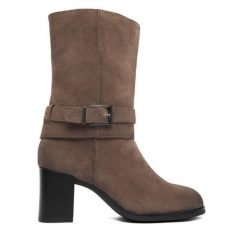 Botki Tamaris. Brązowe botki Tamaris, bez wzorów, bez obcasa, na słupku, bez zapięcia. Za 319.99 zł.