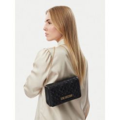 Torebka LOVE MOSCHINO. Czarne kopertówki Love Moschino, bez wzorów, wizytowe, bez dodatków. Za 639.99 zł.