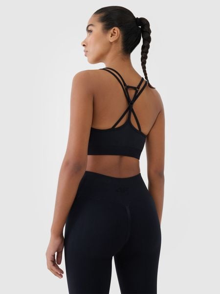 4F Biustonosz treningowy z niskim wsparciem - czarny XS/S. Czarne biustonosze sportowe 4f, bez wzorów, z dzianiny, na fitness i siłownię. W wyprzedaży za 79.99 zł.