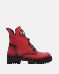 CZERWONE BOTKI Z APLIKACJĄ 18000-2 RED. Czerwone botki Venezia, z aplikacjami, ze skóry, bez obcasa, bez zapięcia. Za 359.00 zł.