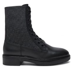 Botki Calvin Klein. Czarne botki Calvin Klein, bez wzorów, bez obcasa, na płaskiej podeszwie, bez zapięcia. Za 429.99 zł.