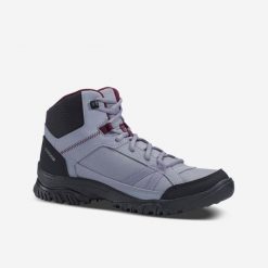 Buty turystyczne damskie Quechua NH100 mid. Brązowe buty trekkingowe QUECHUA, z syntetyku, przed kolano, bez zapięcia. W wyprzedaży za 59.99 zł.