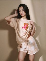 Dwuczęściowa piżama z pieskiem w zimowym szaliku - kremowy. Białe piżamy Sinsay, l, bez wzorów, bez kołnierzyka, bez ramiączek. Za 49.99 zł.