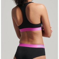 Biustonosz sportowy damski Superdry Offset Logo Crop. Czarne biustonosze sportowe Superdry, bez wzorów, z bawełny. W wyprzedaży za 114.75 zł.