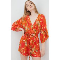Superdry kombinezon kolor czerwony. Czerwone kombinezony Superdry, l, bez wzorów, z tkaniny, bez kołnierzyka, bez ramiączek. W wyprzedaży za 244.99 zł.