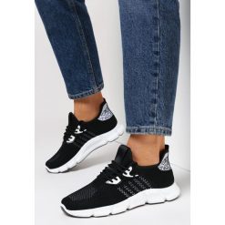 Czarne Buty Sportowe Milonia. Czarne buty sportowe lifestyle Born2be, bez wzorów, przed kostkę, bez zapięcia. W wyprzedaży za 63.99 zł.