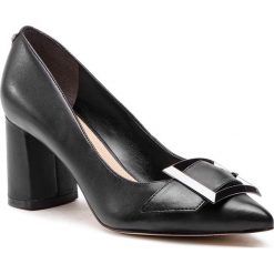 Półbuty GUESS - FL5DEN LEA08 BLACK. Czółenka marki Guess. Za 689.00 zł.