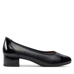 Czółenka Caprice. Czarne czółenka Caprice, bez wzorów, bez obcasa, bez zapięcia. Za 199.99 zł.
