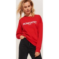 Bluza z napisem - Czerwony. Bluzy marki House. W wyprzedaży za 39.99 zł.