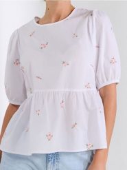 Bluzka koszulowa z haftem w kwiatki - biały. Białe bluzki Sinsay, l, bez wzorów, bez kołnierzyka, bez ramiączek. Za 49.99 zł.