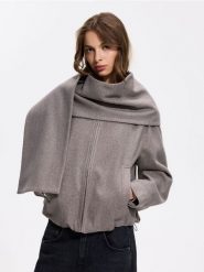 Kurtka z odpinanym szalem - brązowy. Brązowe kurtki Reserved, l, bez wzorów, z tkaniny, bez kaptura. Za 229.99 zł.